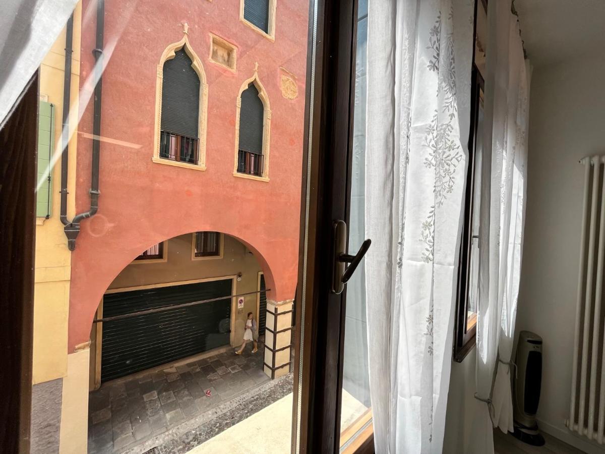 Appartamento Ai Portici Di Via Savonarola ปาโดวา ภายนอก รูปภาพ